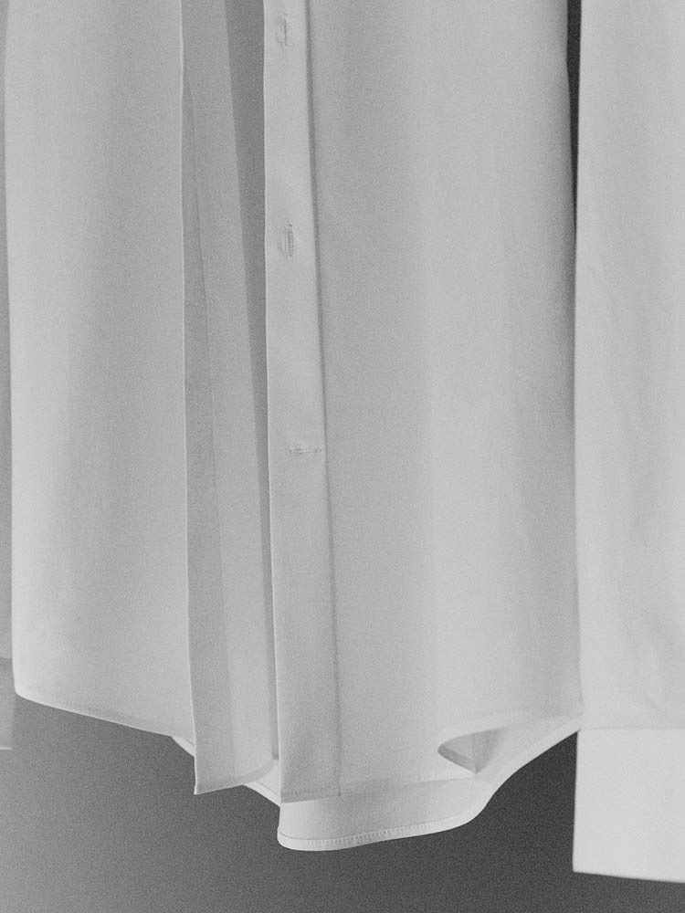 THE HORIZONTAL SHIRT BUTTON
